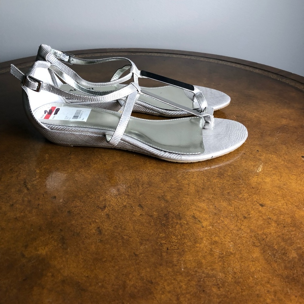 Pretty Alfani silver sandals